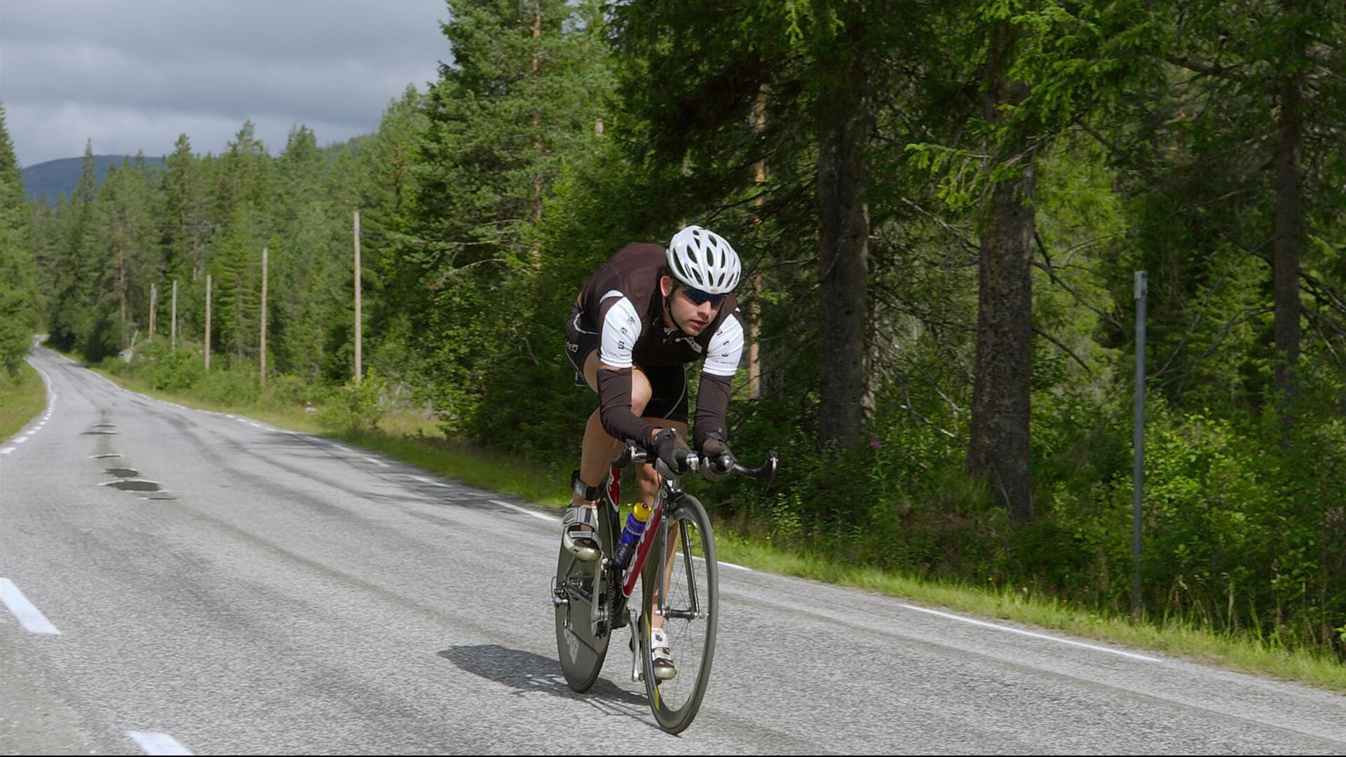 哈兰德的进球节奏对赛季目标达成起到决定性推动,哈兰德进球动作
